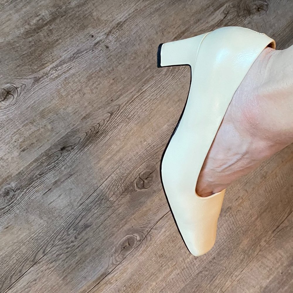 Harve Bernard Vintage Square Toe Heels Winter White 10W - Picture 8 of 8